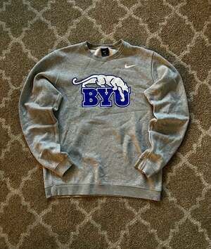 Nike BYU Cougars Vintage Retro Cougar Logo Crewneck Sweatshirt